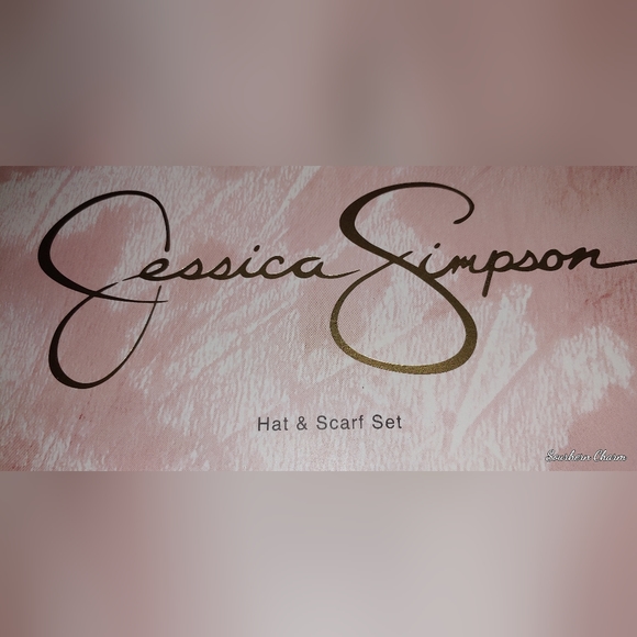 📢LAST ONE Jessica Simpson Hat & Scarf Set. - Picture 4 of 7